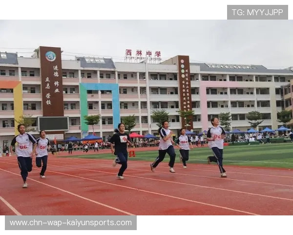 中学田径赛百米飞人涌现新纪录:青春跑道上的速度与成长