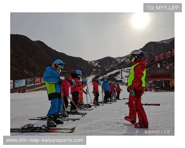 冰雪运动学院开展少儿滑雪场地维护与安全巡检行动，滑雪场安全规定
